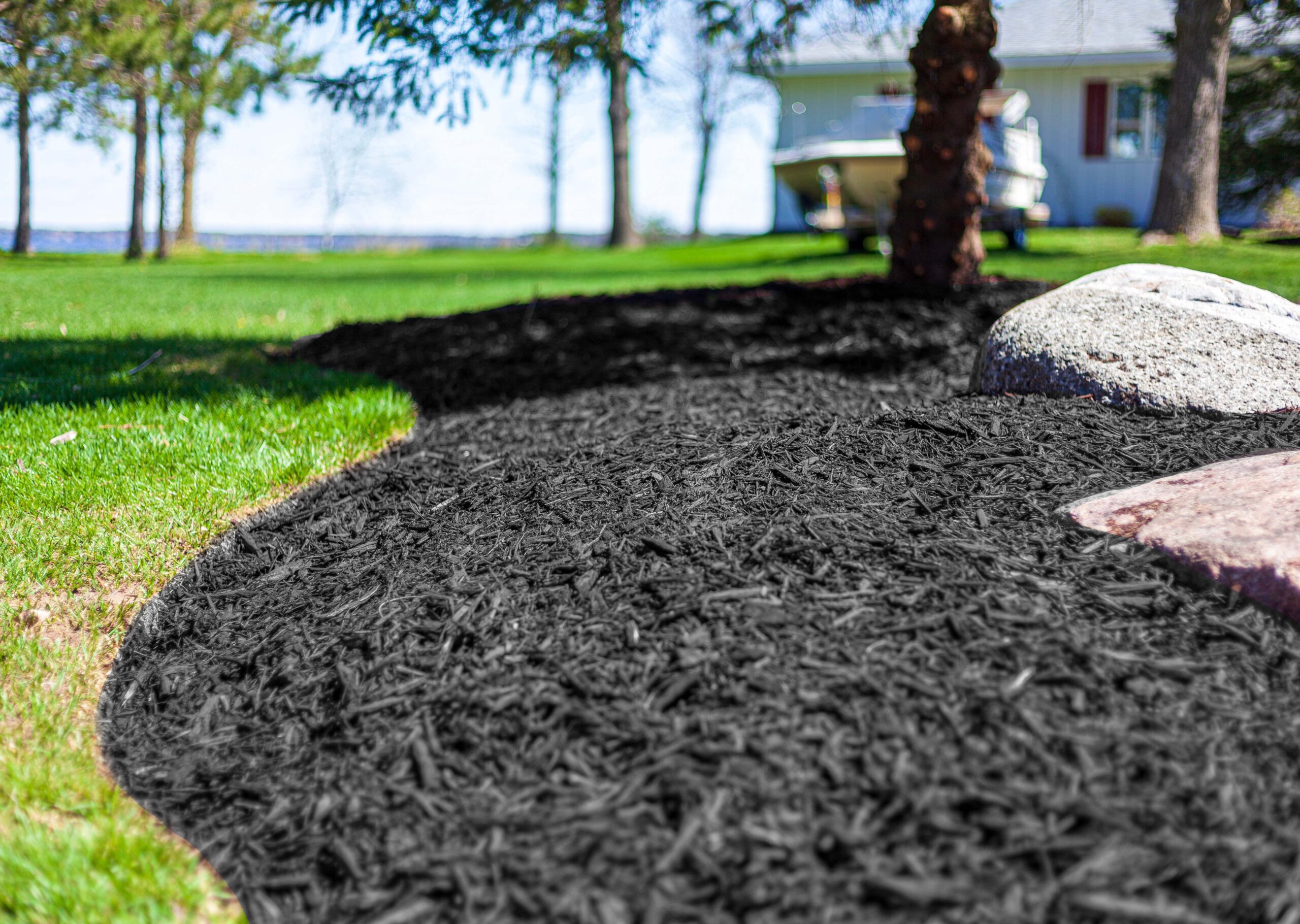 benefits of black mulch